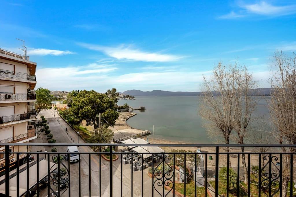 Chalkís Bright Central Apartment With Splendid Sea View! מראה חיצוני תמונה
